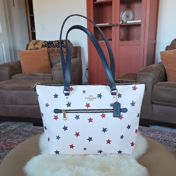 Beautiful Coach Red White & Blue Star Tote ❤️🤍💙